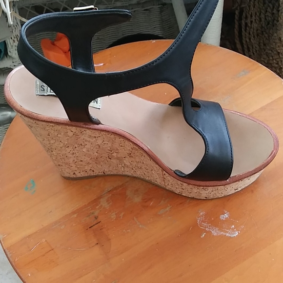 Steve Madden open wedge flat soles - Picture 1 of 4
